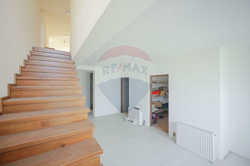 4 room House / Villa for sale, Podgoria area