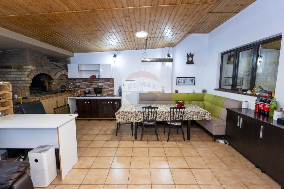 Vila 5 camere complet mobilata, foișor, teren generos