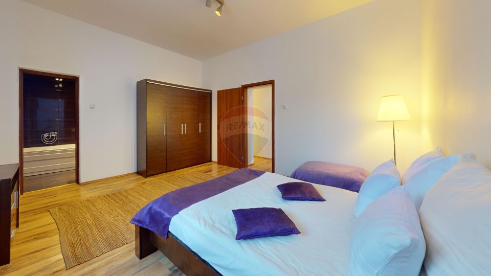 Apartament Modern cu 3 Camere în Centrul Istoric al Brașovului