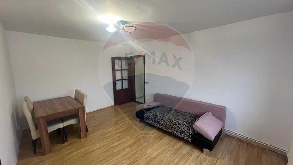 Apartament cu 2 camere de vânzare în zona Hotvon