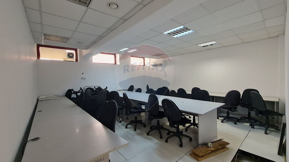 400sq.m Commercial Space for rent, Bd. Cosbuc area