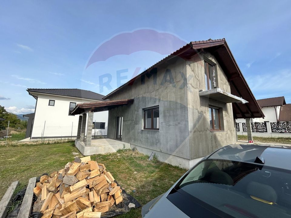 5 room House / Villa for sale, Est area