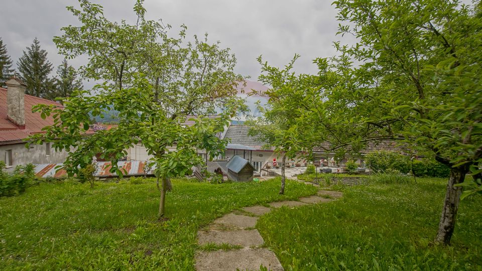 Casa individuala cu doua corpuri, teren 1000mp
