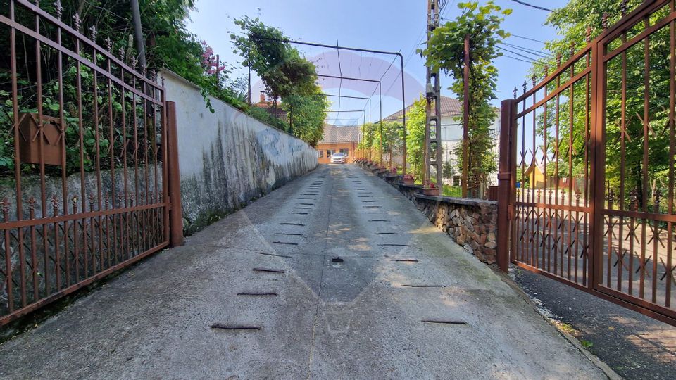 Casă cu 5 camere de vânzare în zona Central comision 0