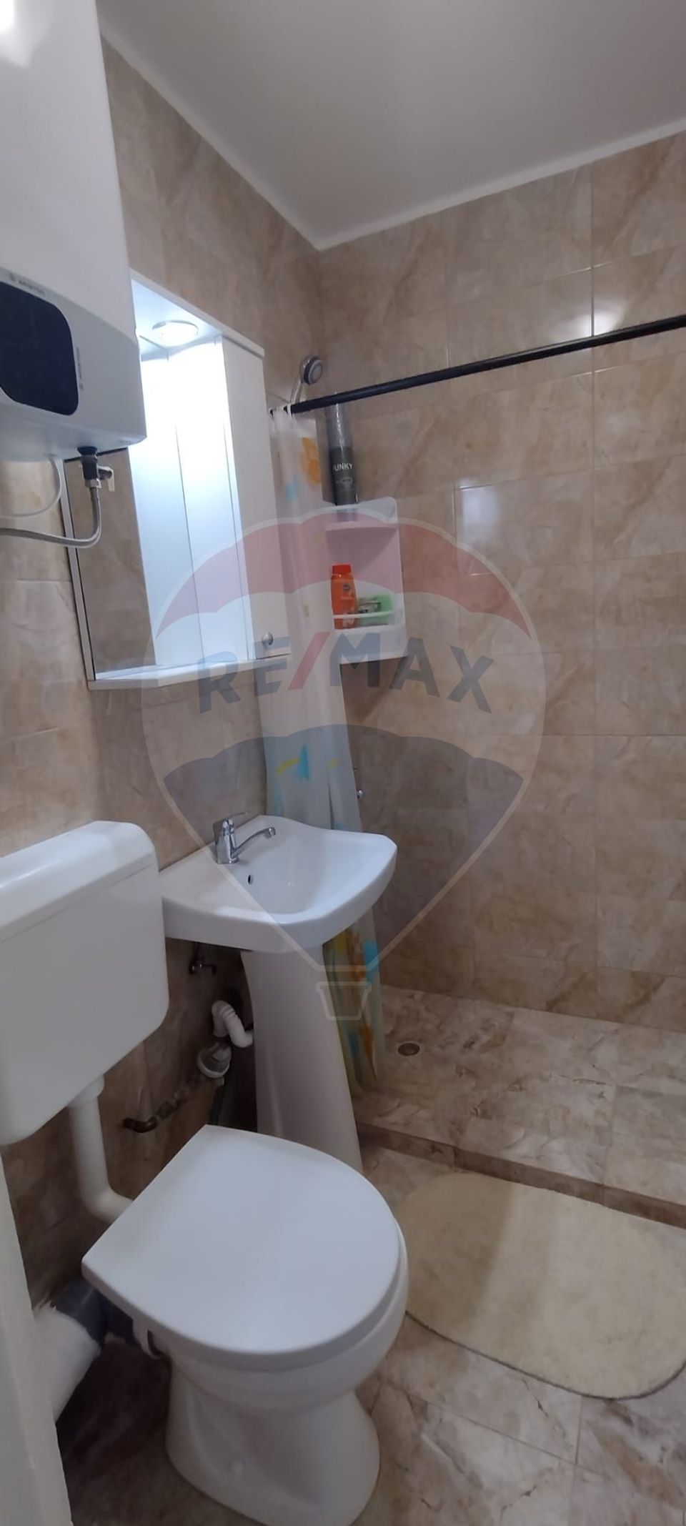 Apartament cu 2 camere de închiriat în zona Intim