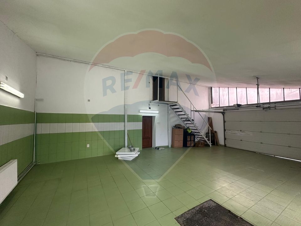 Casă spațioasă 6 camere, 2 băi, garaj spatios și terasă