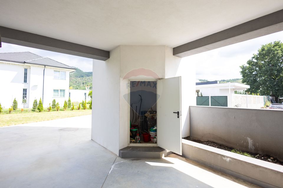 Vilă cu piscină de vanzare  – Bistrița