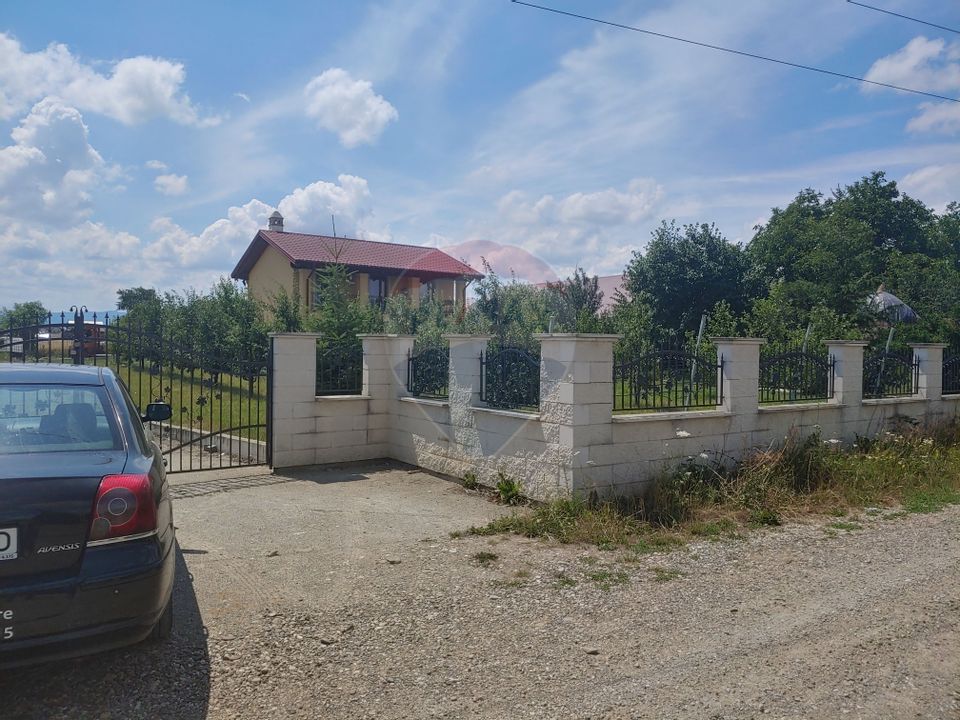 Casă / Vilă de lux cu 5 camere de vânzare în Vadu Moldovei, Suceava