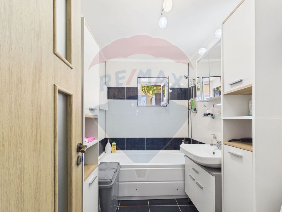 Apartament 4 camere de vanzare – complet renovat, mobilat și utilat