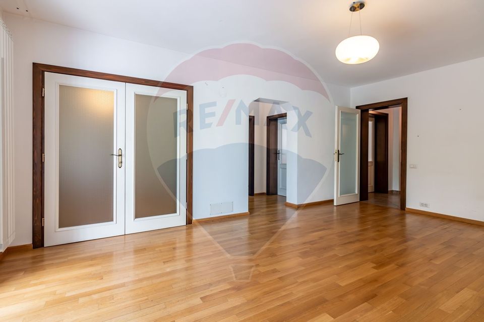 Apartament 3 camere în vilă Domenii - Cașin | curte proprie |