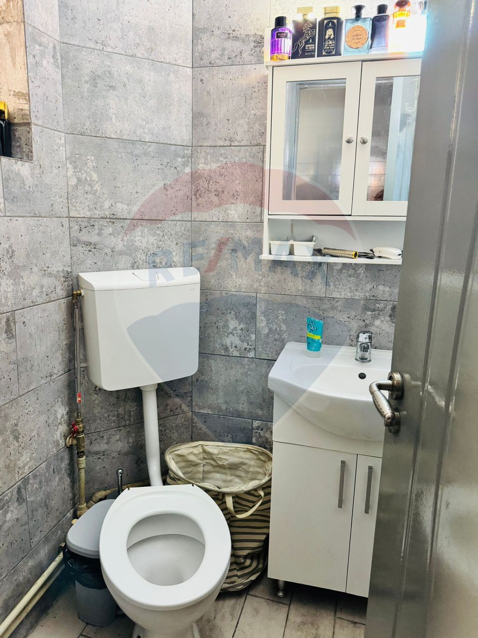 Casă / Vilă cu 8 camere de vânzare în zona Vest