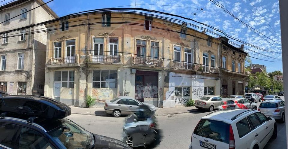 Commercial space/Hotel/Offices of 585sqm for sale in P-ta Unirii area