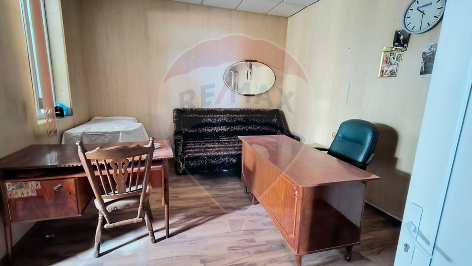 Casă cu 3 camere de vânzare în zona Piața Centrală