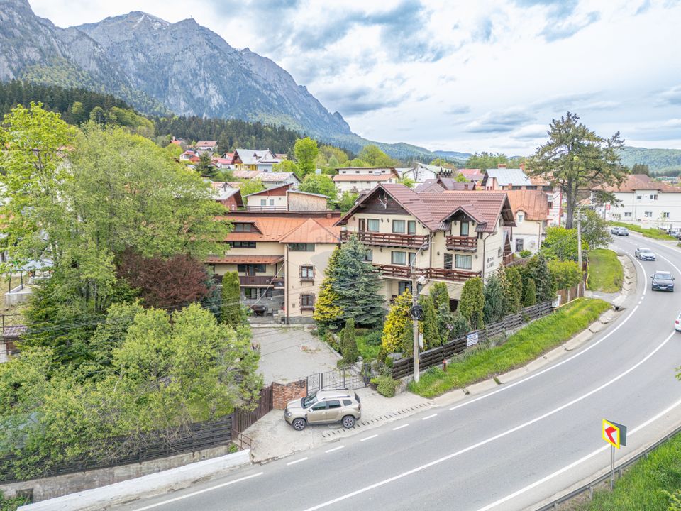 Proprietate deosebită de vânzare în Bușteni - Pensiune + Duplex