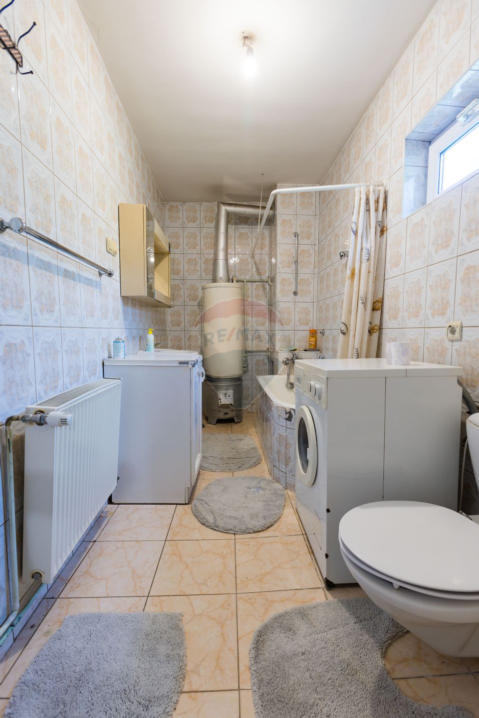 Doua Case de vanzare cu 5 camere + 3 camere,  stradal in Bran!