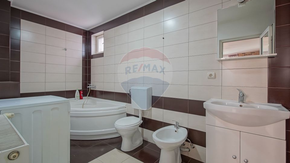 8 room House / Villa for sale, Aurel Vlaicu area
