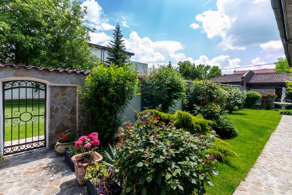 Vilă + casă de oaspeți + casă angajați | 12 camere | 530mp | Mogoșoaia