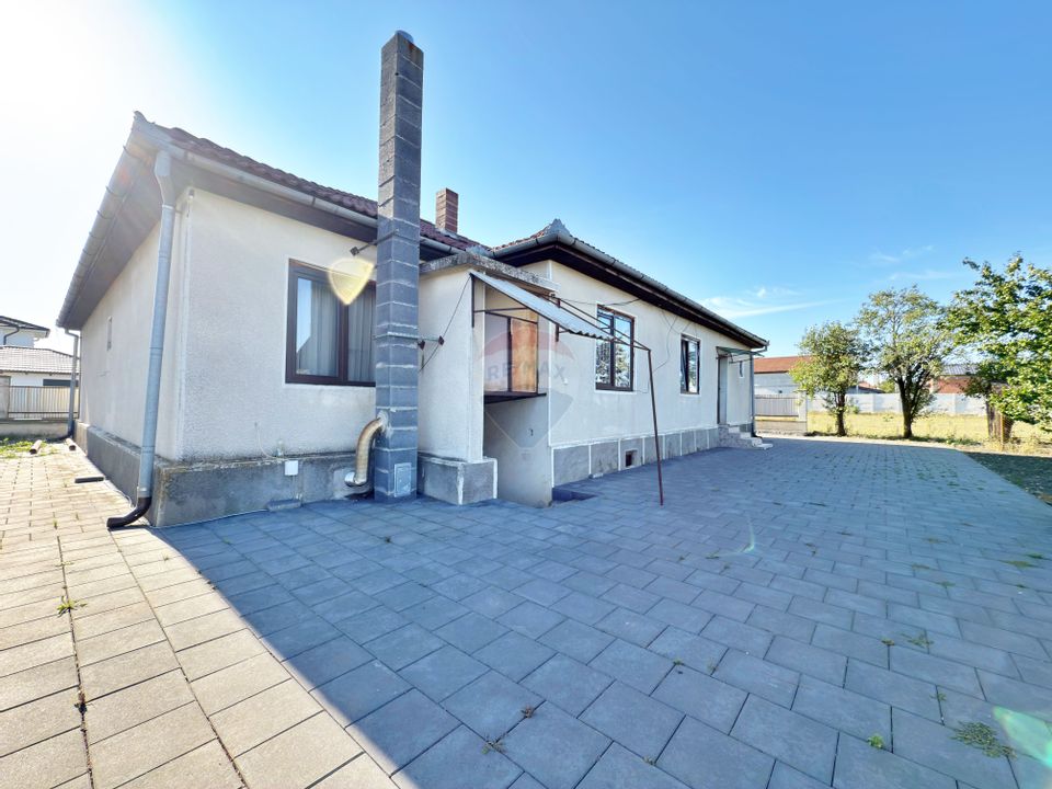 Casă cu 5 camere de vânzare loc. Frumușeni, jud. Arad