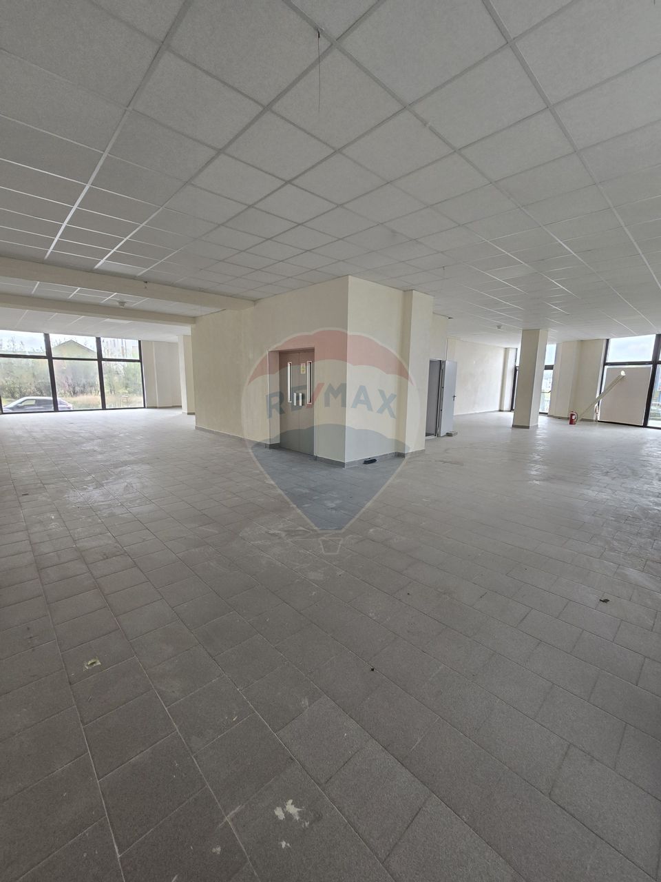 464sq.m Commercial Space for rent, Central area