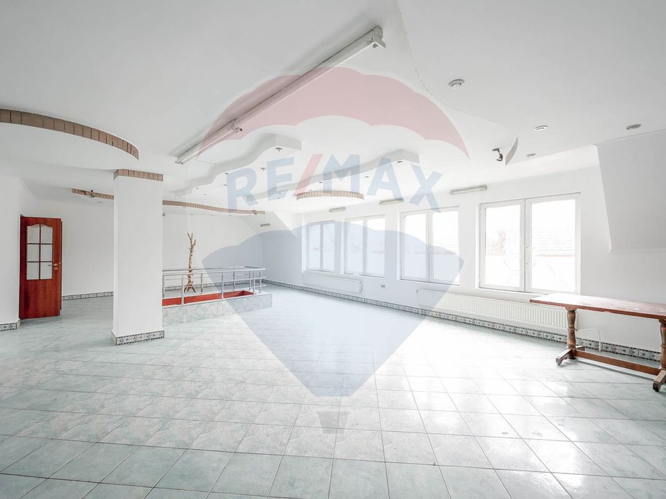 160sq.m Commercial Space for rent, Ultracentral area