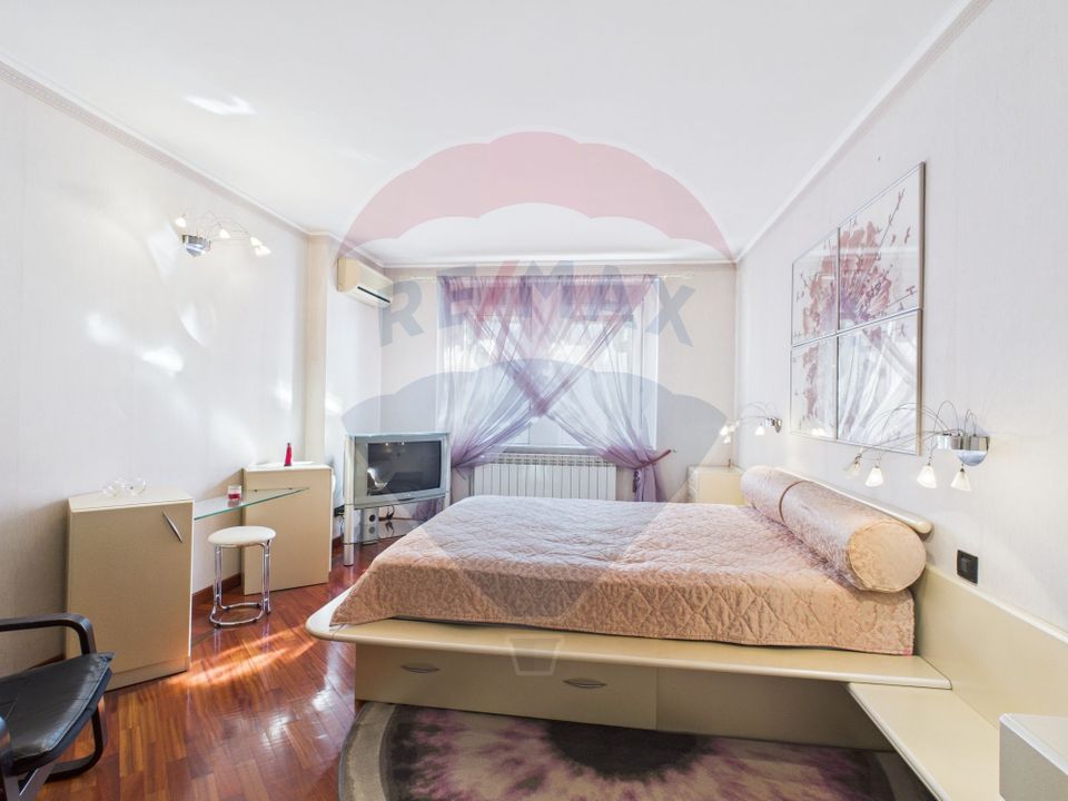 Spectacular villa in Balotesti, 5000 sqm courtyard and indoor pool