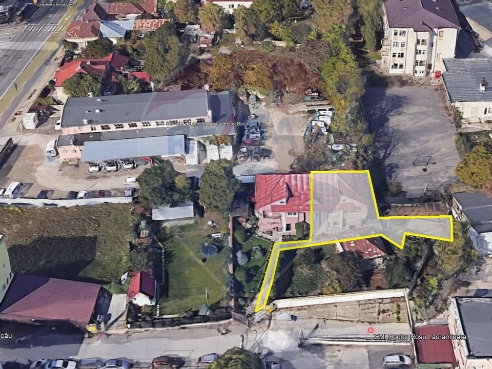 Casă/Vilă duplex cu 5 camere de vânzare,  strada 9 Mai,  zona Centrală