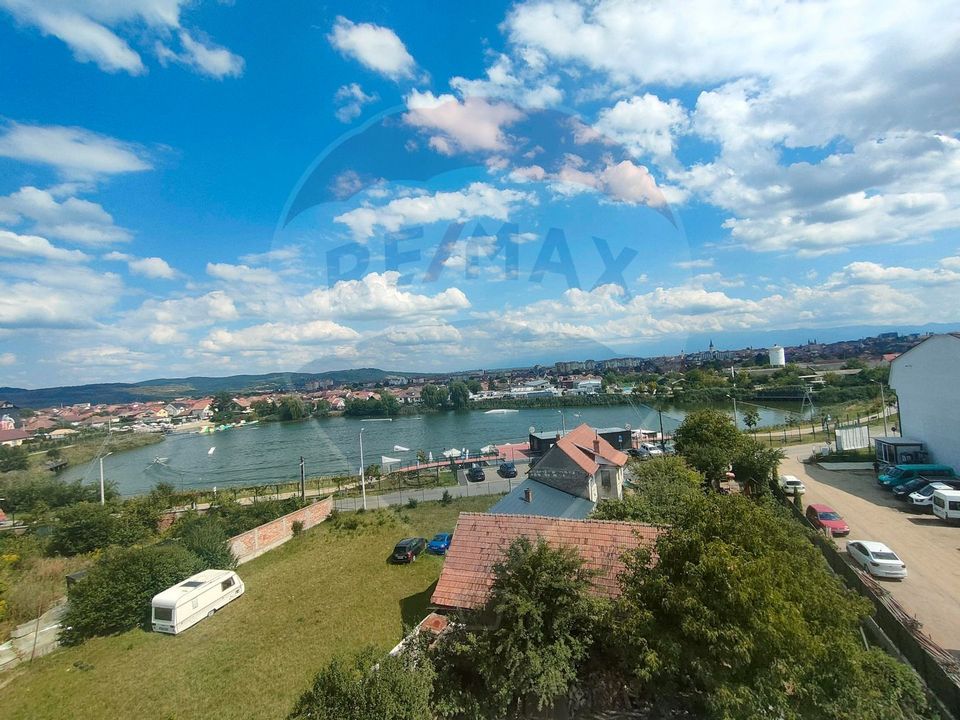 Apartament de vanzare cu gradina