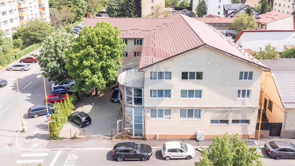 Hotel cu 23 unități de cazare, 2 săli de ședință, locație excelentă