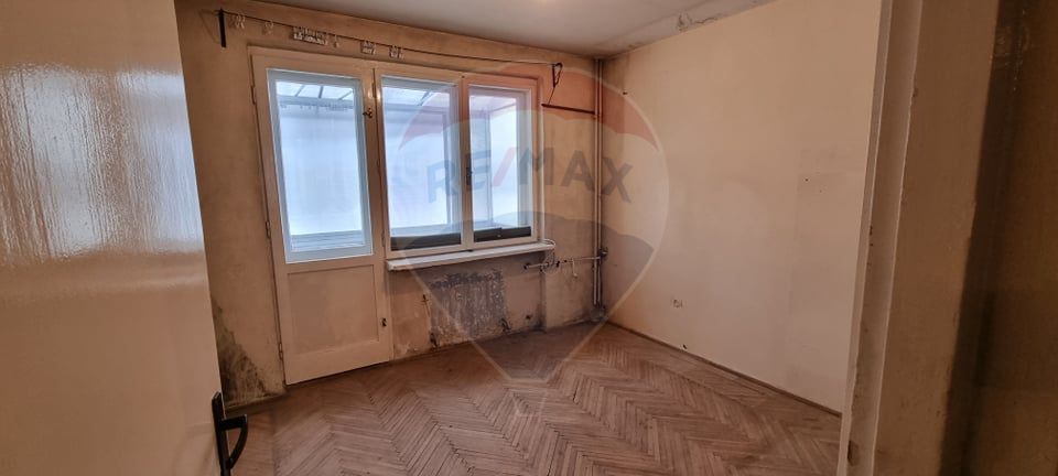 Apartament 4 camere decomandat