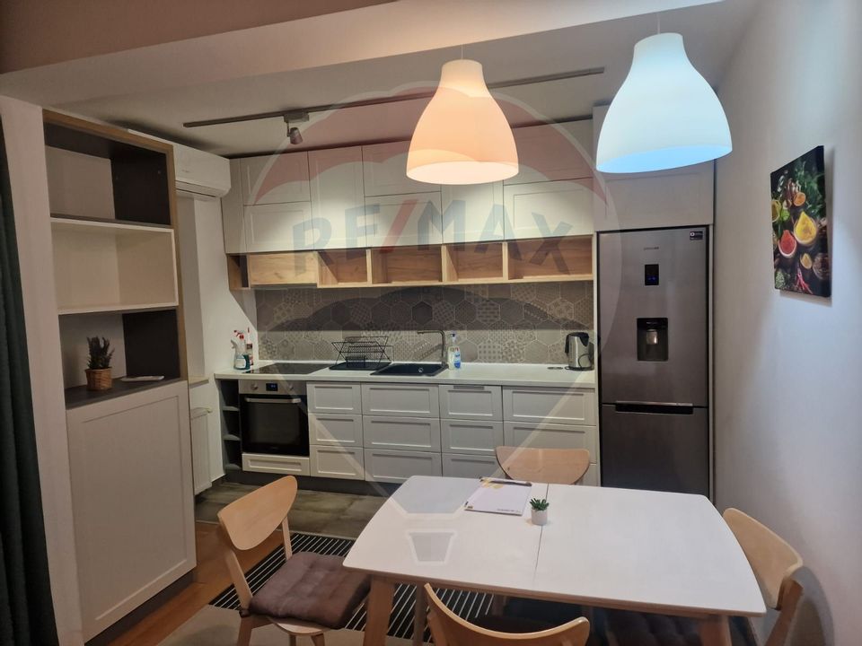 Apartament cu 3 camere de închiriat în zona Buna Ziua