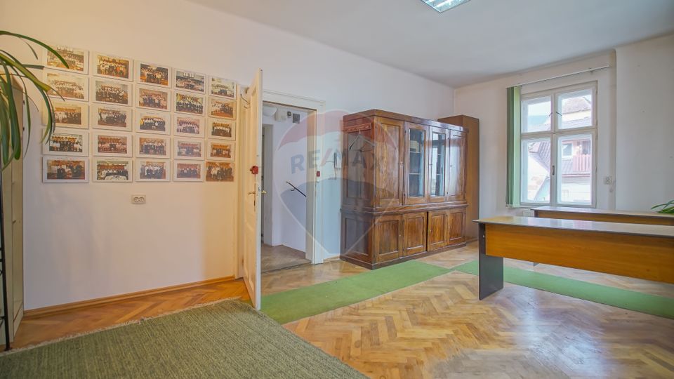 4 room House / Villa for sale, Centrul Istoric area