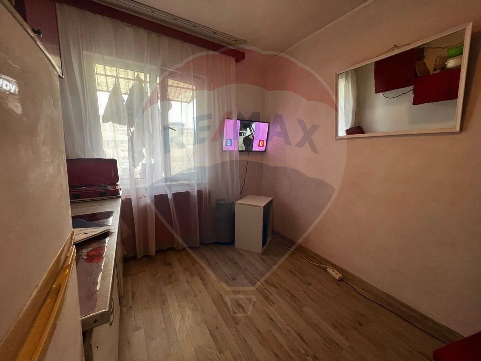 Vand garsoniera zona Vlaicu etajul 3