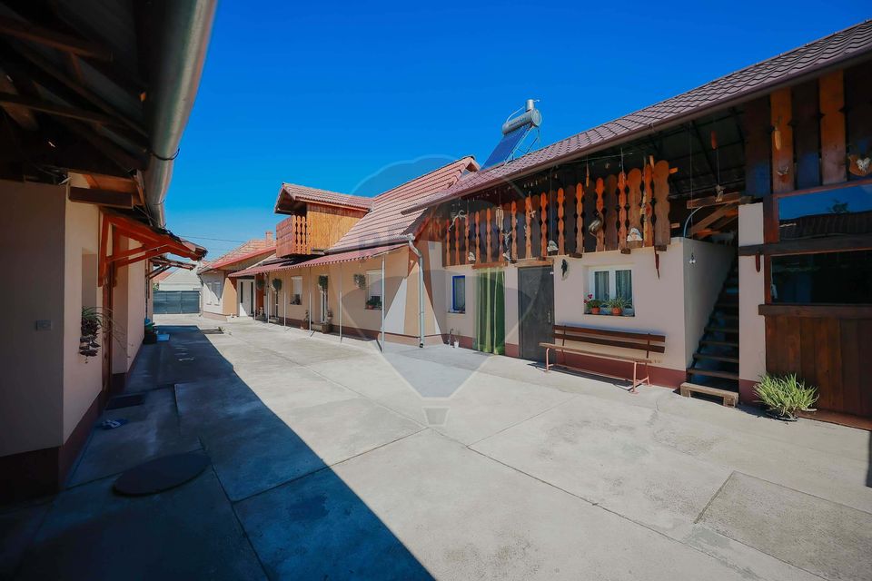 Casă și teren de 1397 mp de vânzare în Ineu, la 18 km de Oradea