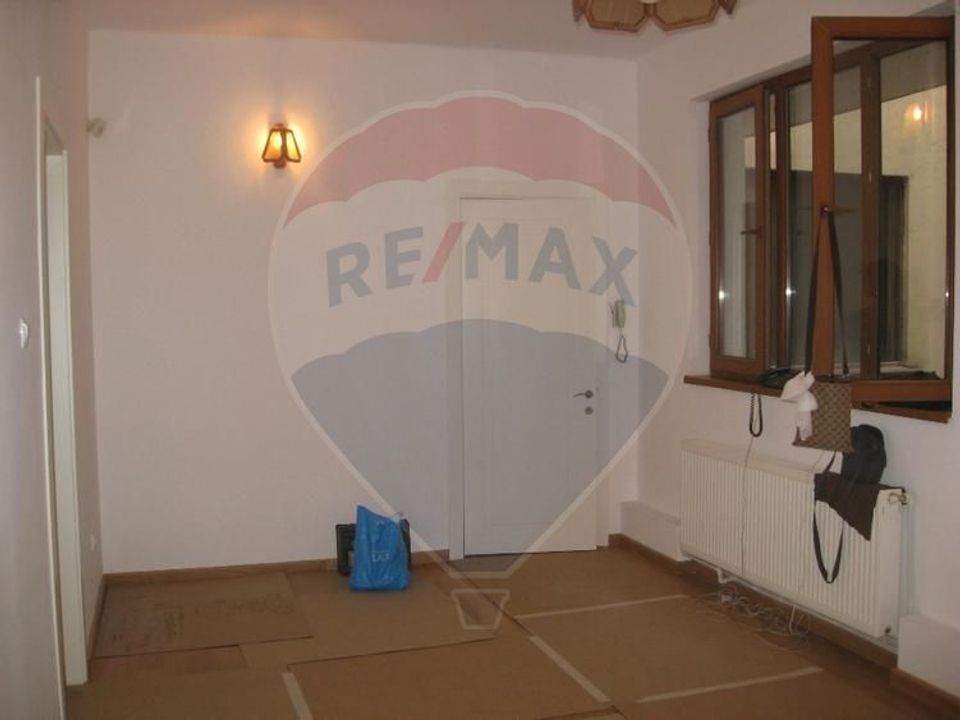 Apartament 6 camere decomandat