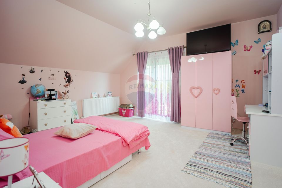 0% Comision - VILA de LUX de vânzare – Cu iaz natural