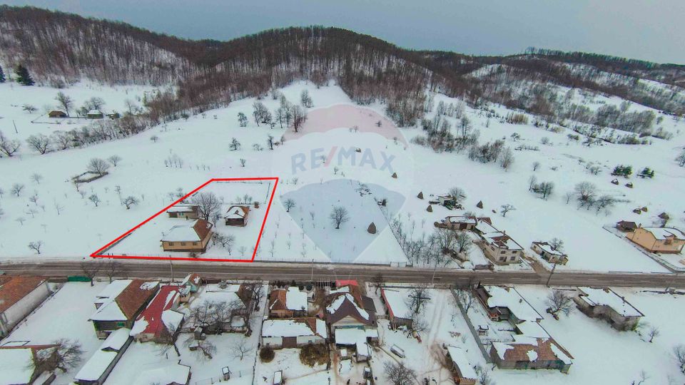 Casă cu 4 camere din cărămidă, de vânzare în zona Bratca-Damiș