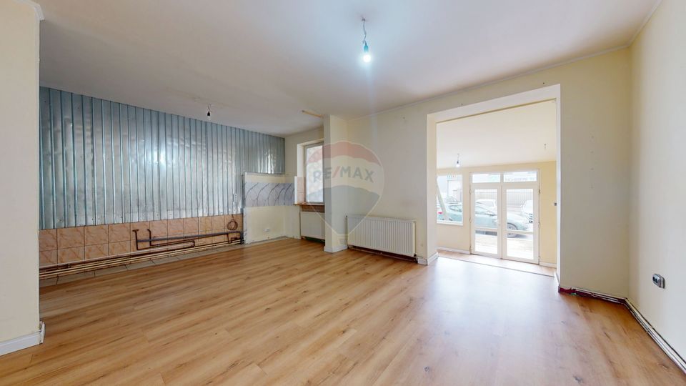 84sq.m Commercial Space for rent, Bartolomeu area