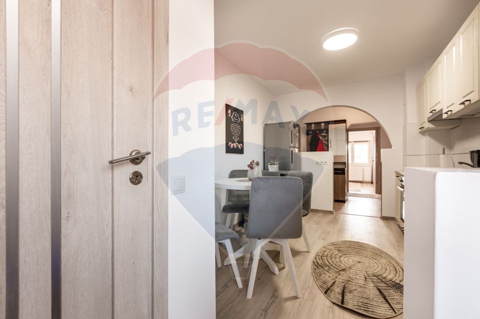 Apartament cu 4 camere de vânzare în zona Central