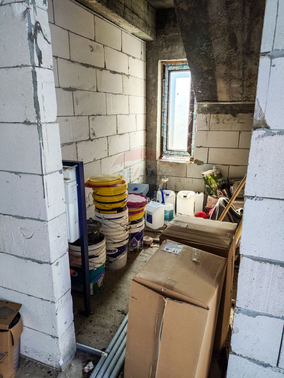 Casă / Vilă cu 4 camere de vânzare /zona Baltag