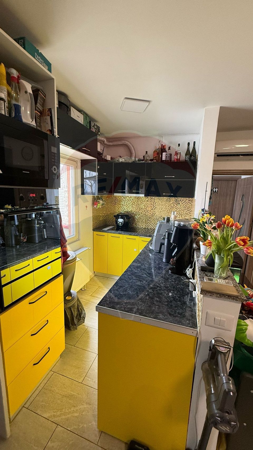 Casa 3 camere, teren 880 mp, beci, foisor, garaj, panouri solare