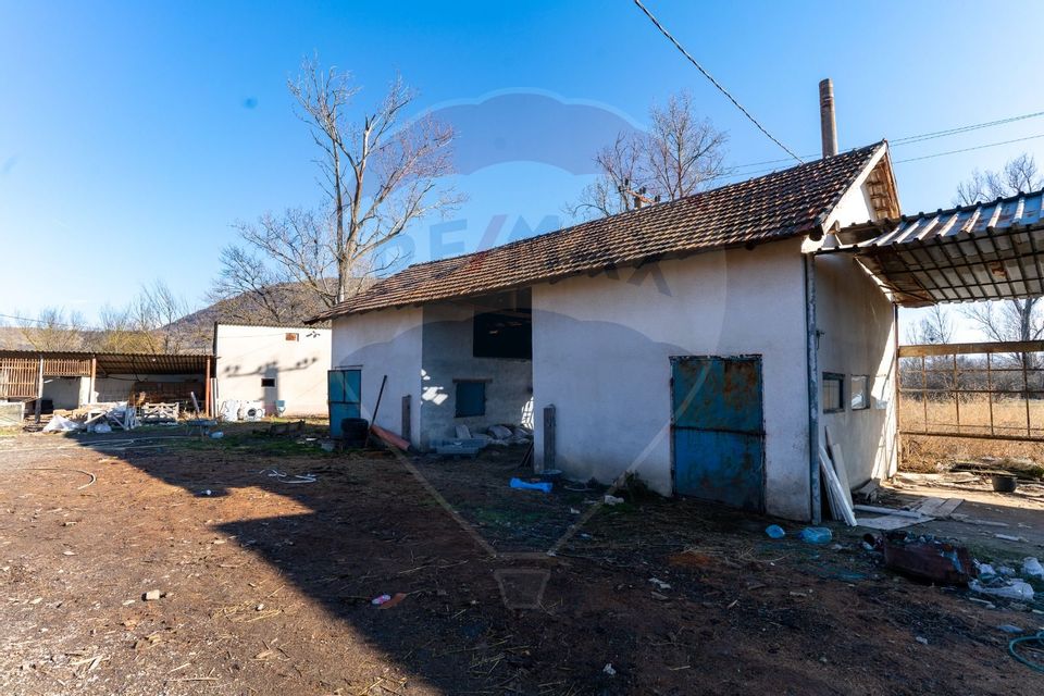 750sq.m Commercial Space for sale