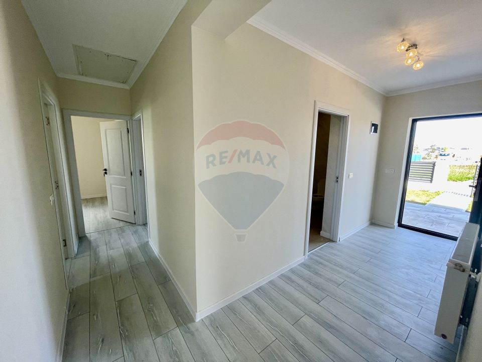 Casă / Vilă cu 3 camere de vânzare în zona Vest