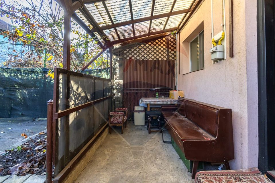 Casă "insiruita" 3 camere D+P+1+ pod/  str Forjei  - Brasov