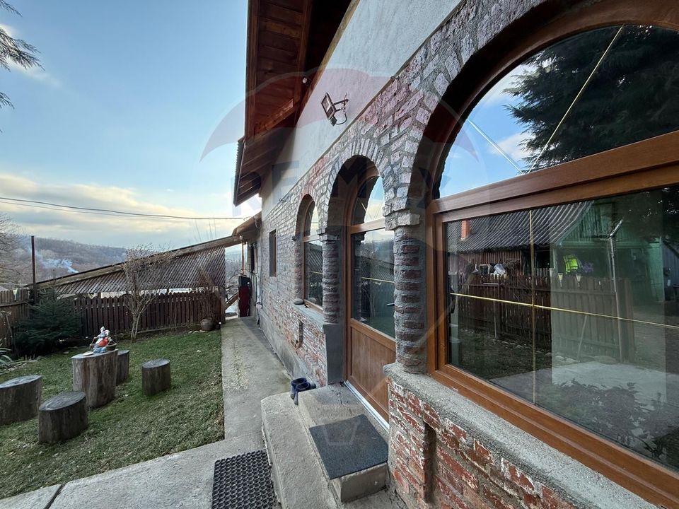 Casa cu teren de vanzare Golesti-Ramnicu Valcea / Manastirea Filimon