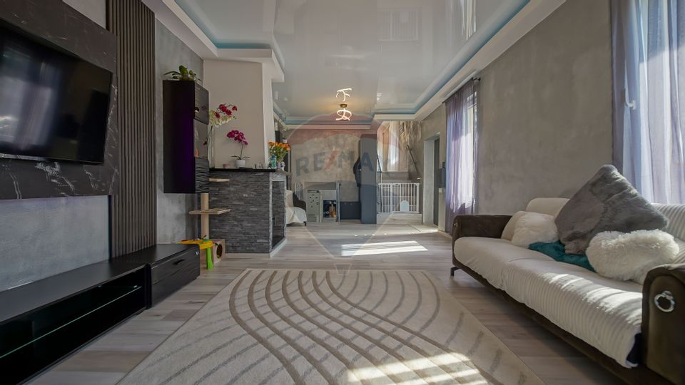 Casă / Vilă Săsească cu 6 camere de vânzare in Vulcan, Brasov