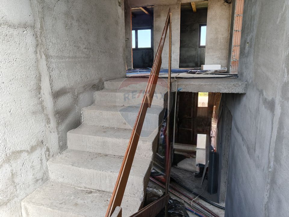 DE VÂNZARE – Casă cu etaj, Tămaia, Maramureș – aproape de Someș