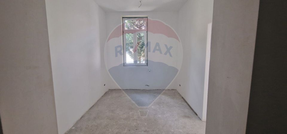 Corp cladire, 3 camere de vânzare, central, CABINET MEDICAL