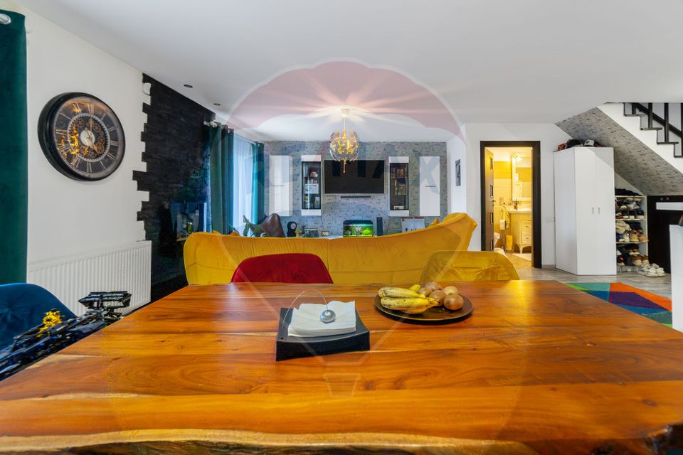 Casă / Vilă cu 4 camere de vânzare în zona Central