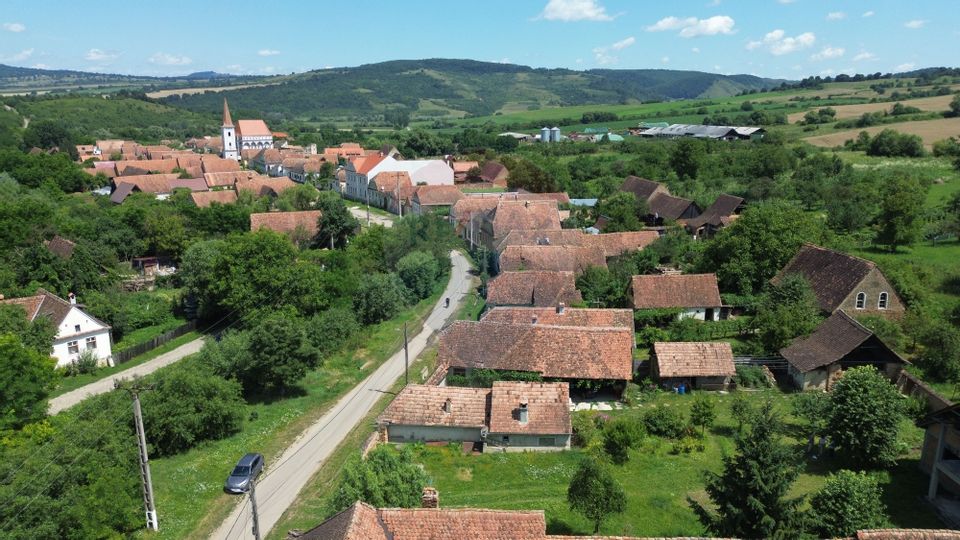 Teren cu constructie la rosu in Cloasterf,comuna Saschiz