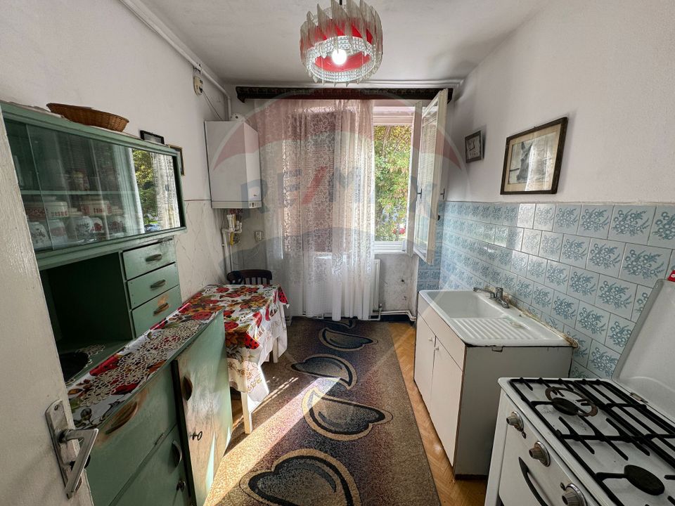 Apartament de vanzare in Onesti - etaj 1 zona Centrala